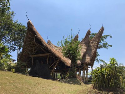 Bangunan Bambu dan atap alang alang Bali